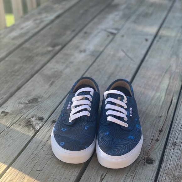 Vans - Picture 2 of 3